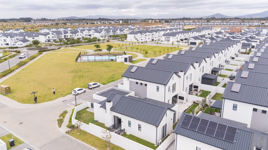 To Let 3 Bedroom Property for Rent in Le Coste Estate Western Cape